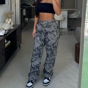 Abercrombie Curve Love Relaxed Cargo Pant - Size 26 Short